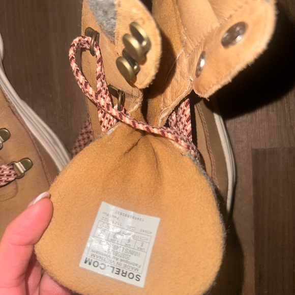 Sorel boots - Picture 2 of 5